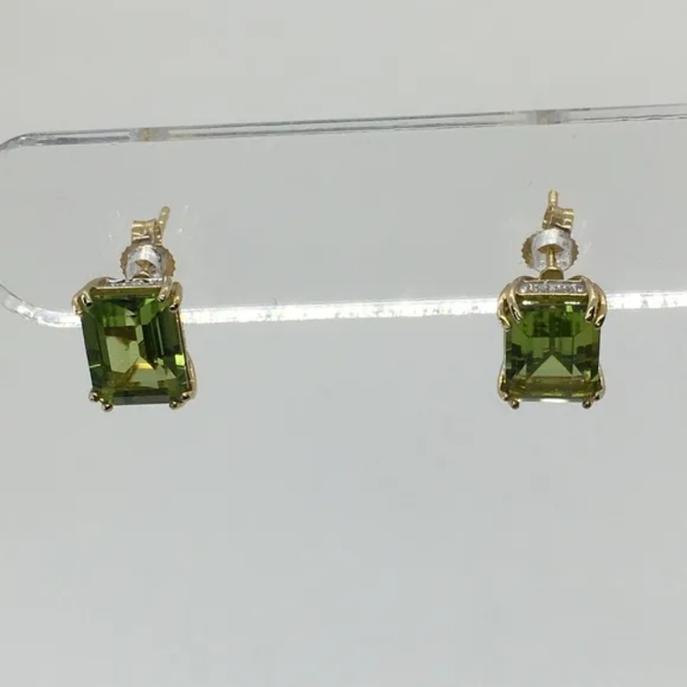 14K Yellow Gold Diamond and Peridot Stud Earrings